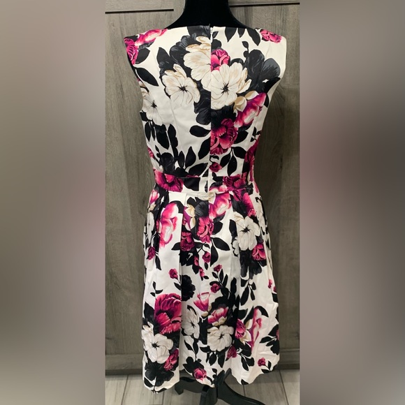 White House Black Market Magenta Floral Princess Rockabilly Dress Women's Size 2 - Picture 2 of 14
